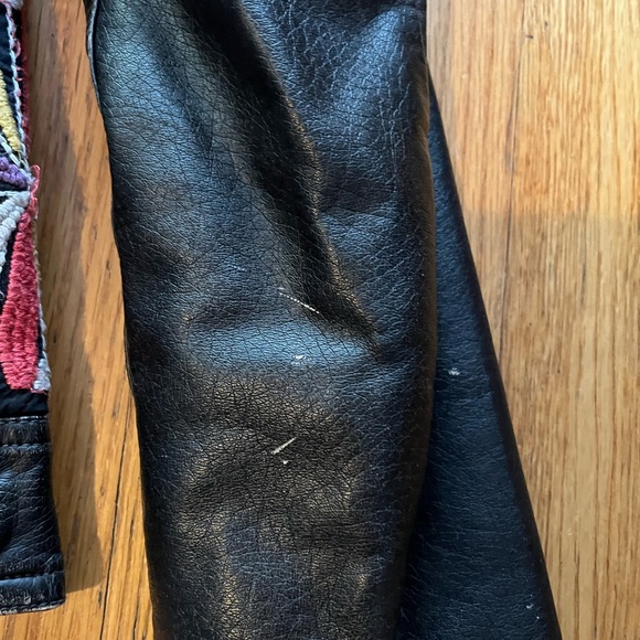 Desigual vegan leather jacket with embroidery and detachable collar! - Picture 7 of 8